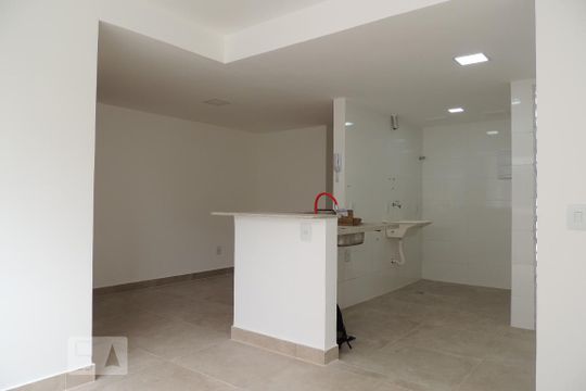 Sala/Cozinha de apartamento para alugar com 2 quartos, 48m² em Pechincha, Rio de Janeiro