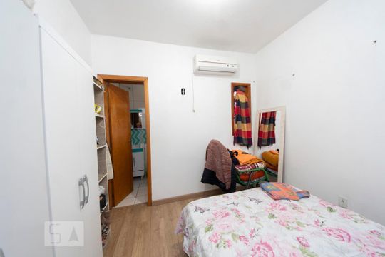 Quarto de casa de condomínio à venda com 1 quarto, 40m² em Vicentina, São Leopoldo