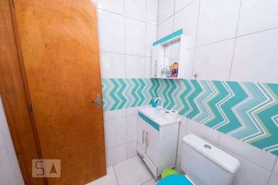 Banheiro de casa de condomínio à venda com 1 quarto, 40m² em Vicentina, São Leopoldo