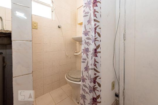 Banheiro de apartamento para alugar com 1 quarto, 10m² em Leblon, Rio de Janeiro