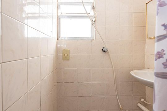 Banheiro de apartamento para alugar com 1 quarto, 10m² em Leblon, Rio de Janeiro