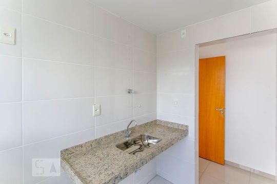 Cozinha de apartamento para alugar com 2 quartos, 45m² em Maria Helena, Belo Horizonte