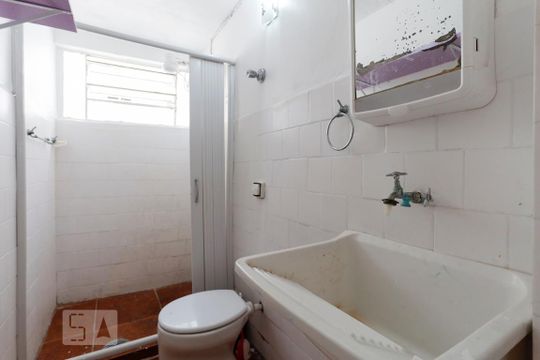 Banheiro de kitnet/studio para alugar com 1 quarto, 25m² em Bela Vista, São Paulo