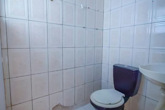 Banheiro de casa para alugar com 1 quarto, 50m² em Jardim Tietê, São Paulo