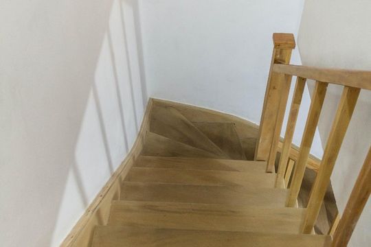 Escadas  de casa à venda com 3 quartos, 300m² em Jardim Cidália, São Paulo
