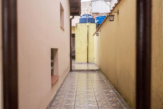 Corredor Lateral de casa à venda com 3 quartos, 300m² em Jardim Cidália, São Paulo