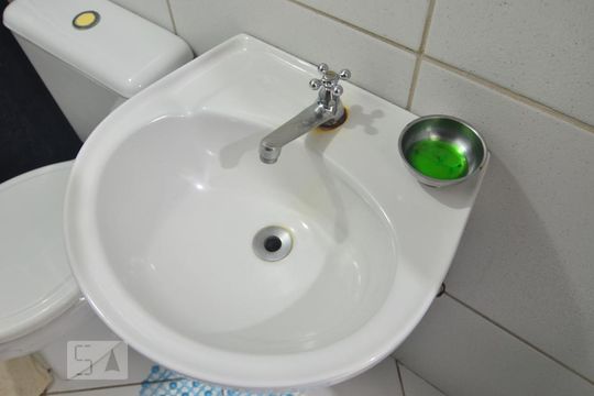 Banheiro de apartamento para alugar com 1 quarto, 65m² em Igara, Canoas