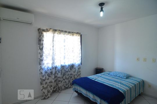 Quarto de apartamento para alugar com 1 quarto, 65m² em Igara, Canoas