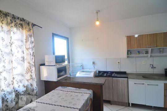 Sala e cozinha de apartamento para alugar com 1 quarto, 65m² em Igara, Canoas