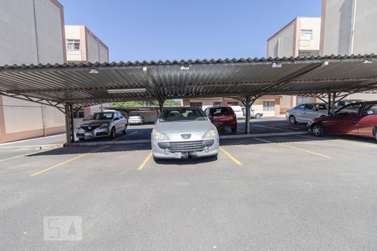 Garagem de apartamento para alugar com 3 quartos, 66m² em Novo Mundo, Curitiba