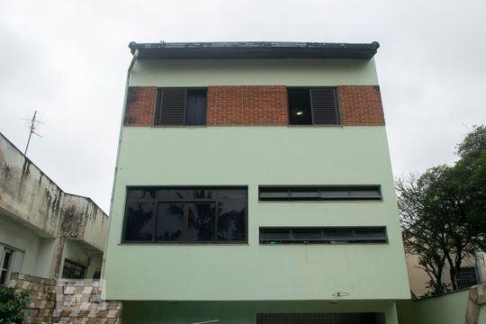 fachada fundos de casa para alugar com 5 quartos, 500m² em Jardim Paraíso, São Paulo