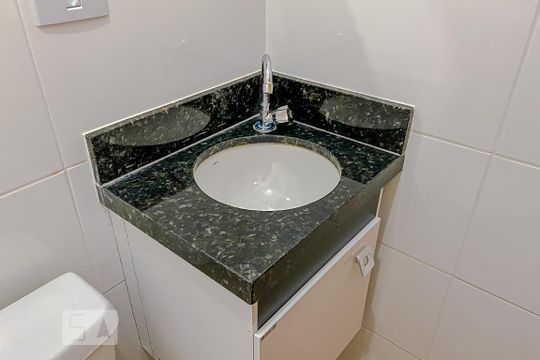Detalhe Banheiro de apartamento à venda com 2 quartos, 40m² em Vila Canero, São Paulo
