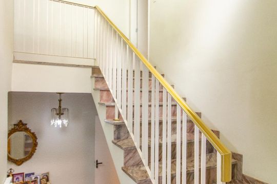 Escada Hall  de casa para alugar com 3 quartos, 300m² em Vila Regente Feijó, São Paulo