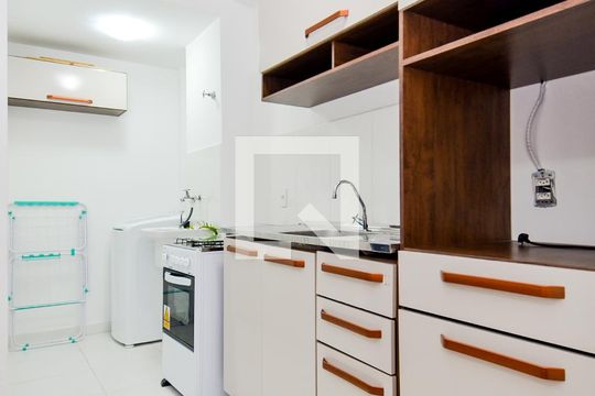 Cozinha de apartamento para alugar com 1 quarto, 32m² em Vila Augusta, Guarulhos