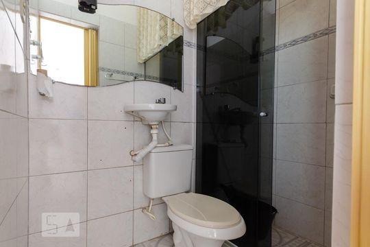 Banheiro de kitnet/studio para alugar com 1 quarto, 30m² em Centro, Salvador