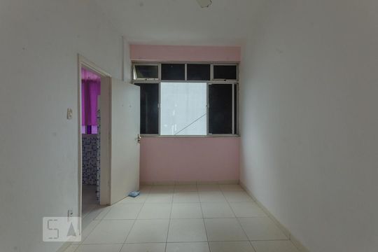 Quarto de kitnet/studio para alugar com 1 quarto, 30m² em Centro, Salvador