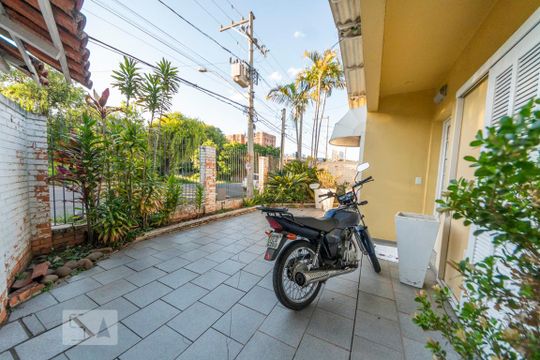 Pátio de casa para alugar com 3 quartos, 144m² em Guarani, Novo Hamburgo