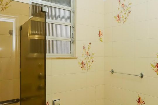 Banheiro Social de apartamento à venda com 2 quartos, 84m² em Copacabana, Rio de Janeiro