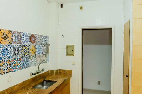 Cozinha de apartamento à venda com 2 quartos, 84m² em Copacabana, Rio de Janeiro