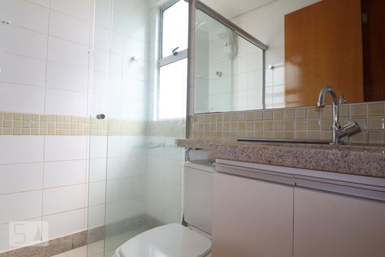Banheiro da Suíte de apartamento para alugar com 3 quartos, 81m² em Alto da Glória, Goiânia