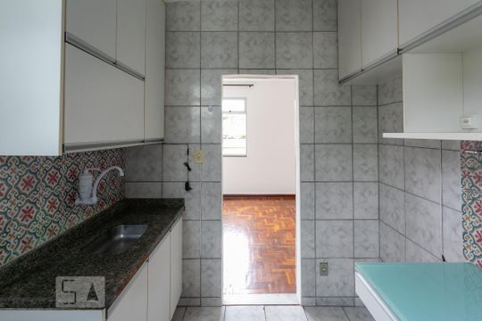 Cozinha de apartamento à venda com 2 quartos, 55m² em Horto Florestal, Belo Horizonte