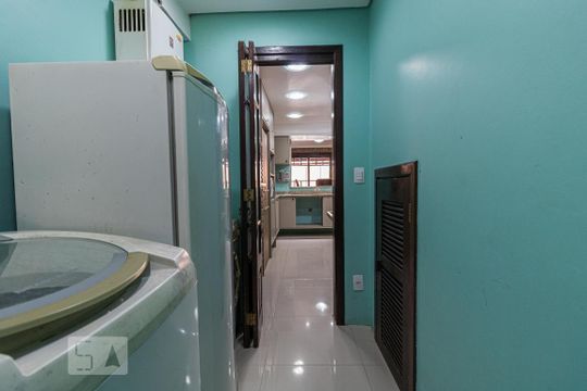 Area de serviço de casa à venda com 3 quartos, 340m² em Passo da Areia, Porto Alegre