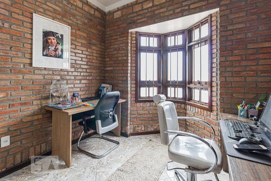 Escritório de casa à venda com 3 quartos, 340m² em Passo da Areia, Porto Alegre