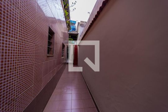 Entrada de casa para alugar com 1 quarto, 45m² em Vila Talarico, São Paulo