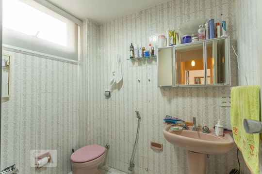 Banheiro Social de apartamento à venda com 2 quartos, 80m² em Lapa, São Paulo