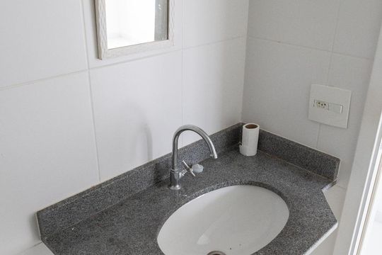 Banheiro de apartamento à venda com 1 quarto, 31m² em Água Branca, São Paulo