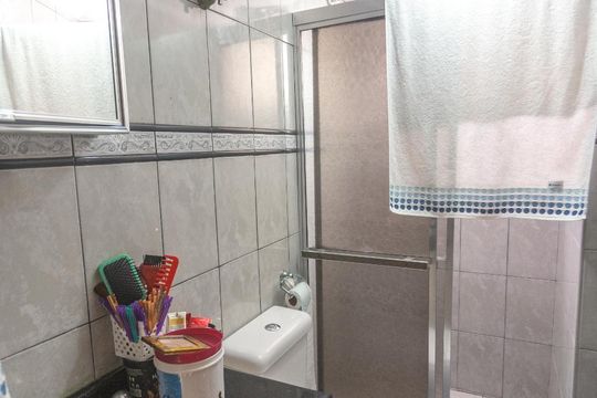 Banheiro de apartamento à venda com 2 quartos, 54m² em Santa Terezinha, São Bernardo do Campo