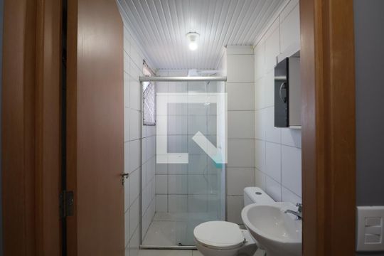 Banheiro de apartamento à venda com 2 quartos, 53m² em Olaria, Canoas