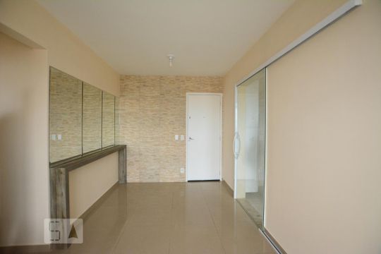 Sala de apartamento à venda com 2 quartos, 65m² em Parada de Lucas, Rio de Janeiro