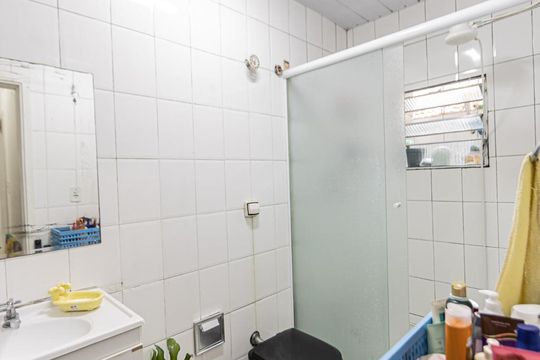 Banheiro Social de apartamento à venda com 2 quartos, 62m² em Pari, São Paulo