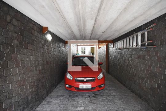 Garagem de casa à venda com 3 quartos, 125m² em Vila Analia, São Paulo