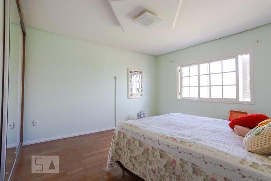 Quarto 1 de casa para alugar com 4 quartos, 430m² em Sarandi, Porto Alegre