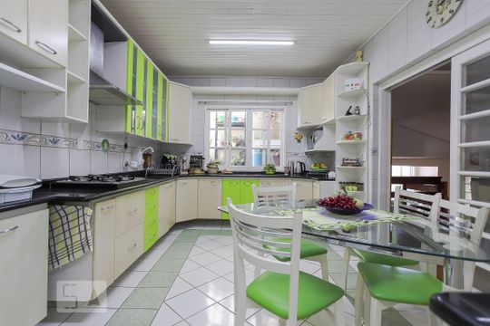 Cozinha de casa para alugar com 4 quartos, 430m² em Sarandi, Porto Alegre