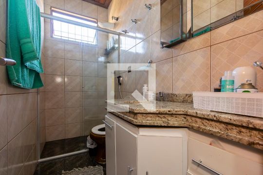Banheiro Social de casa à venda com 4 quartos, 300m² em Santa Amélia, Belo Horizonte
