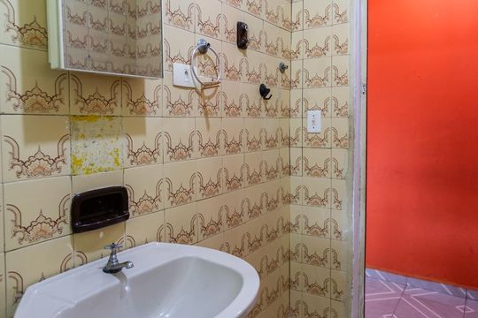 Banheiro de casa à venda com 1 quarto, 50m² em Santo Antônio, Osasco