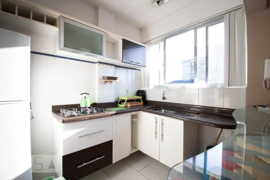 Cozinha de apartamento para alugar com 2 quartos, 50m² em Cavalhada, Porto Alegre