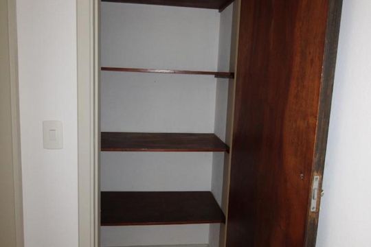 Armário (corredor) de apartamento à venda com 3 quartos, 143m² em Centro, Campinas