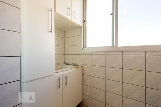 Área de Serviço de apartamento para alugar com 2 quartos, 75m² em Santa Mônica, Uberlândia