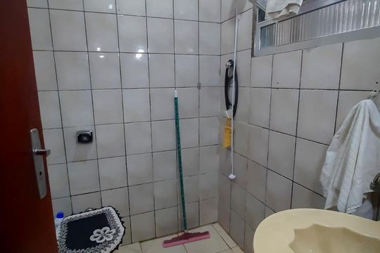 Banheiro de casa à venda com 3 quartos, 215m² em Vila Tolstoi , São Paulo