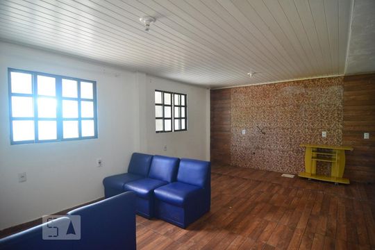 Sala e cozinha de casa à venda com 2 quartos, 90m² em Harmonia, Canoas