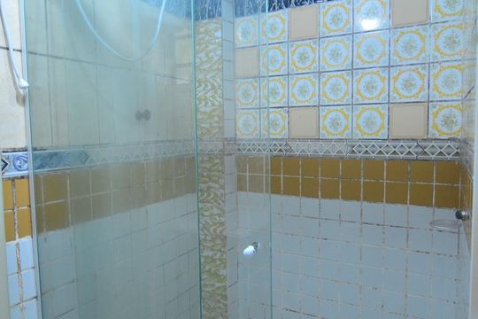 Banheiro de casa à venda com 2 quartos, 90m² em Harmonia, Canoas
