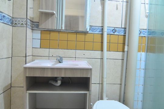 Banheiro de casa à venda com 2 quartos, 90m² em Harmonia, Canoas