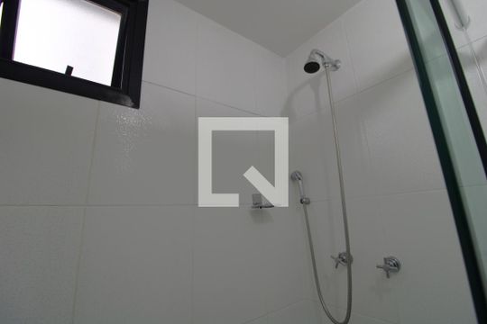 Chuveiro banheiro comum de apartamento para alugar com 3 quartos, 77m² em Jardim Luanda, São Paulo