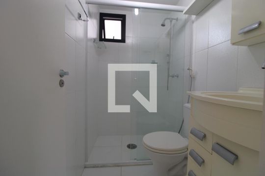 Banheiro comum de apartamento para alugar com 3 quartos, 77m² em Jardim Luanda, São Paulo