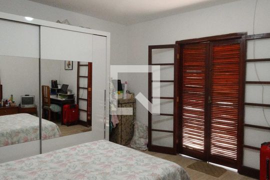 Quarto  de casa à venda com 4 quartos, 300m² em Jardim das Flores, Osasco