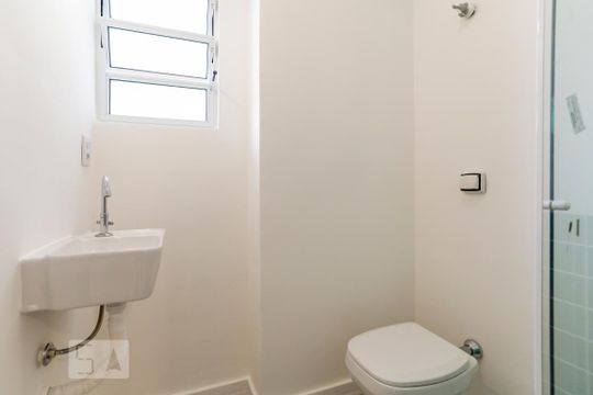 Banheiro de apartamento à venda com 2 quartos, 65m² em Centro Histórico de São Paulo, São Paulo